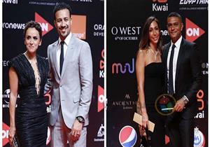 قبلة على الخد.. إطلالات الكابلز في خامس أيام مهرجان الجونة