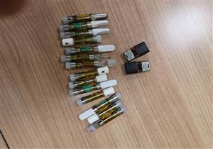 القبض على راكب يهرب زجاجات ماريجوانا مخدرة في مطار القاهرة