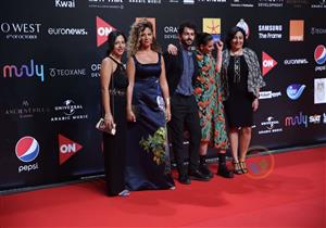 بالصور| محمد عبدالمعطي وزوجته فرح على يحضران "البحر أمامكم" في "الجونة السينمائي"