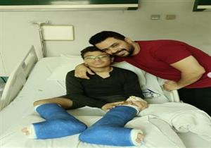 نقل نجل كريم الحسيني إلى المستشفى ..والفنان يطلب الدعاء (صور)