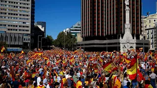 مظاهرات حاشدة في مدريد تطالب بإقالة رئيس وزراء إسبانيا.. فيديو 