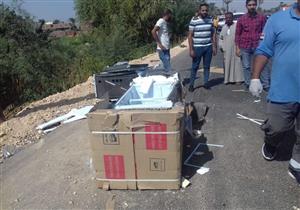 جثة و7 مصابين.. الصور الأولى لموقع تصادم سيارات نقل "عفش عروسة" في سوهاج