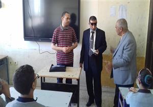  يحيى الحبشي يتابع تسليم الكتب المدرسية للطلاب بمدارس منشأة القناطر