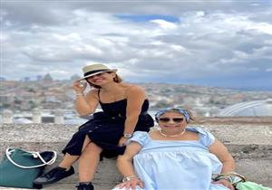 منة فضالي بصحبة والدتها: "دايماً سانداني"