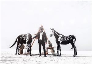 "هز نفسك".. فوتوسيشن الهالوين بالحصان على شاطئ بورسعيد (صور)