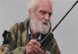 في كوخ خشبي بمنطقة نائية.. بريطاني ينعزل عن العالم 40 عامًا  