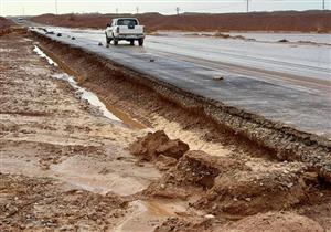 رسميًا.. إغلاق طريقي "قنا - الأقصر" و"قفط - القصير" بسبب "سيول البحر الأحمر" - صور
