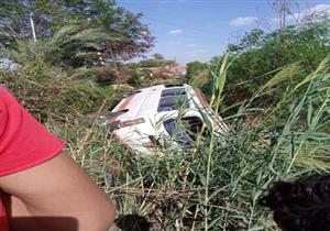 صور.. إصابة 14 شخصًا في تصادم "ميكروباص وتروسيكل" بالأقصر