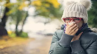 5 مكملات غذائية تحارب نزلات البرد والسعال.. تناولها بانتظام 