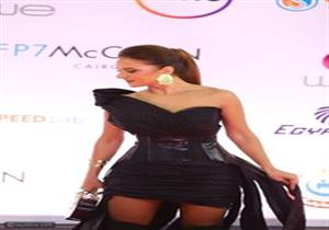 بإطلالة ساحرة.. نيللي كريم وزوجها يخطفان الأنظار في افتتاح "القاهرة السينمائي"