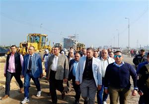 بالصور.. محافظ البحيرة يتفقد أعمال مشروع "محور الليثي"