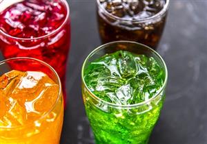 ماذا يحدث للجسم عند تناول علبتين من المشروبات الغازية يوميا في رمضان؟