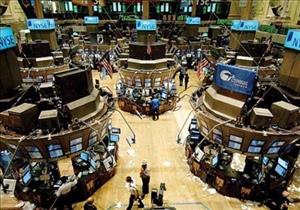 الأزمة الأوكرانية ترفع أسعار البترول والذهب وتهوي بالأسهم العالمية