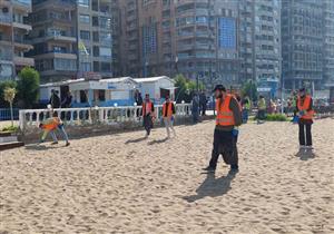 مبادرة لإخلاء شاطئ السرايا العام في الإسكندرية من البلاستيك الضار بالبيئة - صور