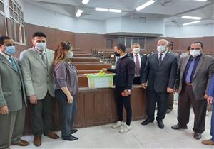 صور.. رئيس جامعة بنها يتفقد الجولة الأولى لانتخابات الاتحادات الطلابية