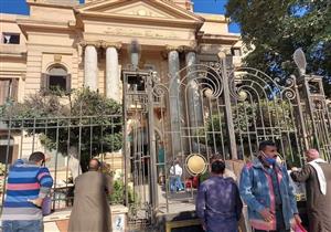 "زحام وغضب" أمام مبنى مجلس كفر الزيات.. ورئيس المدينة يكشف التفاصيل - صور