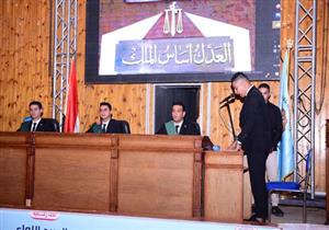  محافظ سوهاج يشهد تدريبًا على "محاكمة صورية" بكلية الحقوق (صور)