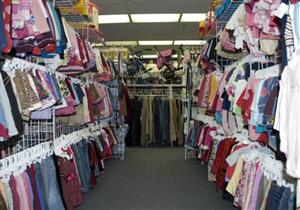 في شهر التخفيضات.. تحسن نسبي في مبيعات الملابس وتراجع بالأحذية