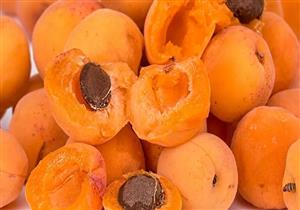 لا تأكل نواة الفواكه أبدا لهذه الأسباب