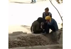 فيديو صادم وتحرك عاجل.. 3 فتيات يتعاطين الهيروين في وضح النهار بأوسيم 