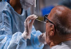 لجنة مكافحة كورونا: متحور أوميكرون يصيب الأشخاص بأعراض بسيطة والوفيات أقل من 1%