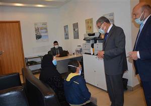 محافظ المنيا يتابع منع دخول المواطنين المقرات الحكومية بدون كارت تطعيم "كورونا"