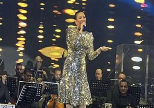 "حاولت أنتحر ورضيت بالهم ومش عايزة ابن أمه".. أبرز تصريحات شيرين بعد انفصالها