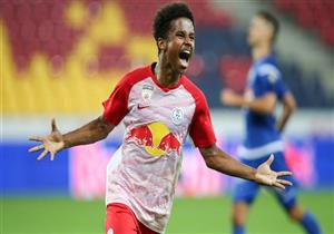 مهاجم سالزبورج ينفي اقترابه من بروسيا دورتموند