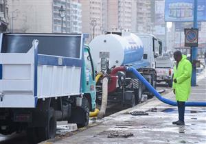 "صرف صحي الإسكندرية": نزح مياه البحر بـ 11 موقعًا بطريق الكورنيش- صور