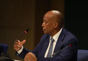 أول تعليق من رئيس كاف فور وصوله للكاميرون