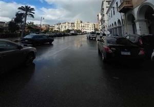 صور.. سقوط أمطار غزيرة وظهور قوس قزح في سماء بورسعيد 