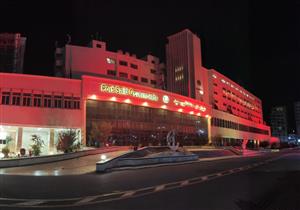 بالصور.. إضاءة مبنى محافظة بورسعيد باللون الأحمر احتفالًا بـ"عيد النصر"