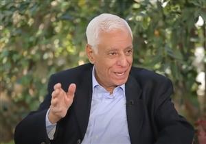 علامة في الفم تدل على نقص فيتامين B12.. حسام موافي يكشفها