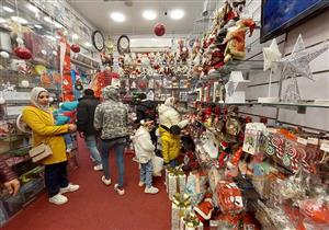 "بابا نويل بـ2500 جنيه".. تعرف على أسعار هدايا الكريسماس وعيد الميلاد في أسيوط