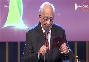 رشوان توفيق يقدم جائزة أحسن ممثل بحفل ختام مهرجان القاهرة السينمائي (صور)