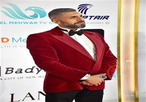 " عندما يتلاقى الشيكالاستك مع الأناقة".. حسن أبو الروس ينشر صورا من مهرجان القاهرة السينمائي