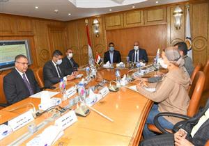 محافظ قنا يتابع مع ممثل برنامج الأمم المتحدة معدلات تنفيذ مشروع "حيّنا"