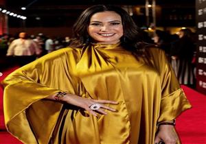 هند صبري على السجادة الحمراء في عرض "صالون هدى" بمهرجان البحر الأحمر السينمائي