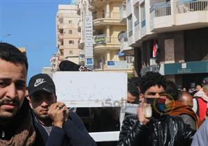 الحزن يخيم على مطروح.. تشييع جنازة الفنان علي حميدة (صور) 