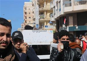 صور| سيارة "ربع نقل" تنقل علي حميدة لمأواه الأخير 