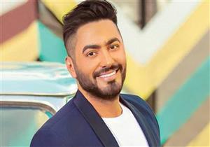 بمقطع من فيلم البدلة.. تامر حسني يهنئ جمهوره بعيد الحب