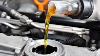 هل تغيير زيت المحرك مبكرًا يساهم فعلاً في توفير البنزين؟