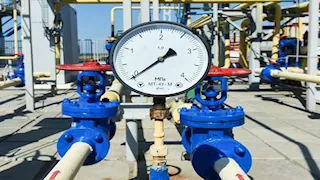 قطر للطاقة توقف إنتاج الغاز الطبيعي المسال بعد هجمات على منشآتها