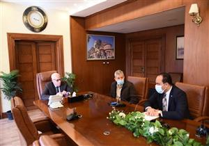 محافظ بورسعيد يناشد المواطنين عدم تخزين الأدوية