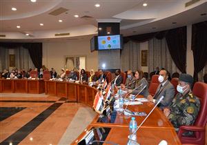 صور.. وفد وزارة الاتصالات يبحث آليات التحول الرقمي في المنيا