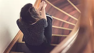 علامة صغيرة على الوجه  تنذرك بألزهايمر المبكر