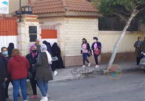  توافد طلاب علمي رياضة على اللجان الامتحانية لأداء امتحان الجبر والهندسة الفراغية 