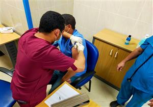  بالصور.. تطعيم الأطقم الطبية بمستشفيات عزل أسيوط بلقاح كورونا