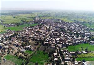 محافظ أسوان يشكل لجنة لمتابعة تطوير 400 نجع وقرية - صور