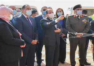 ​بالصور- الرئيس السيسي و11 وزيرًا في جولة بـ"عزبة الهجانة"